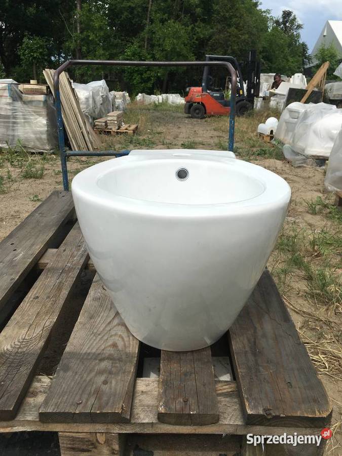 Bidet wiszący 51x40 firmy AZZURRA 2695225 Pruszków