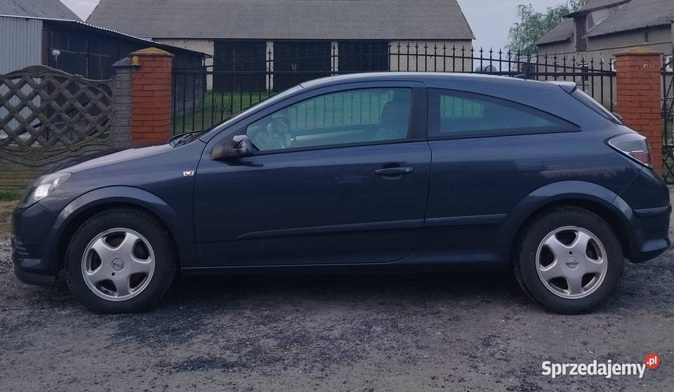 Opel Astra H GTC 2/3