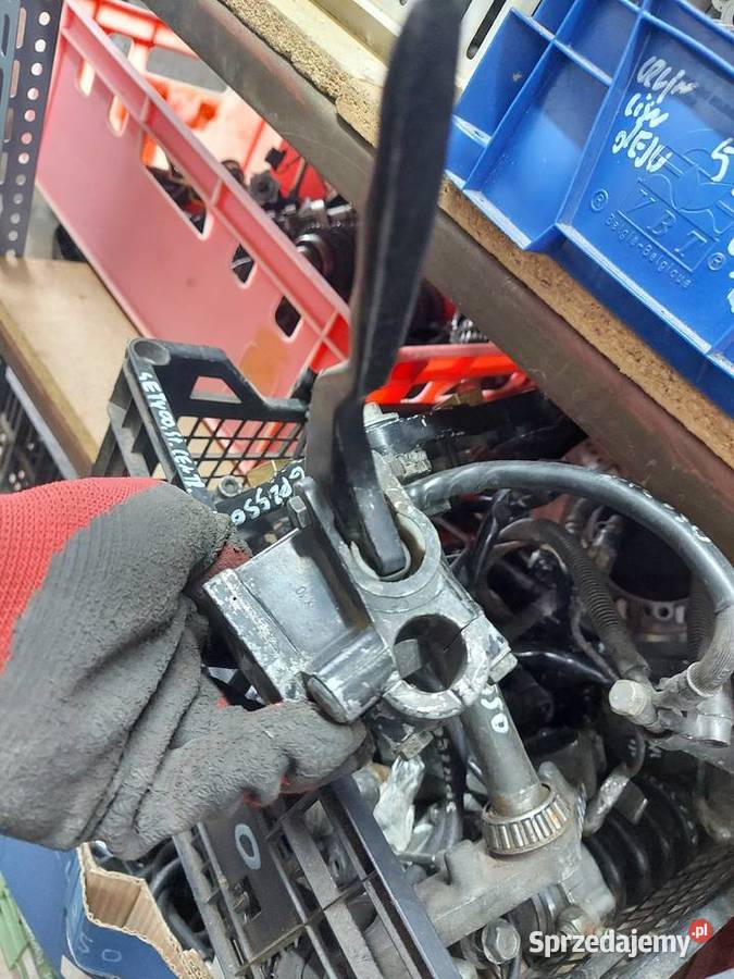 Kawasaki GPZ 550 pompa hamulca przód przednia