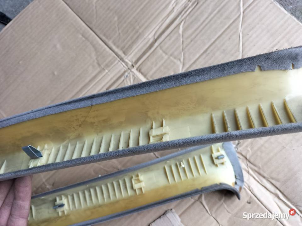 AUDI 80 B4 80B4 OSŁONA SŁUPKA SZYBY PRAWA LEWA Kamień-Kolonia