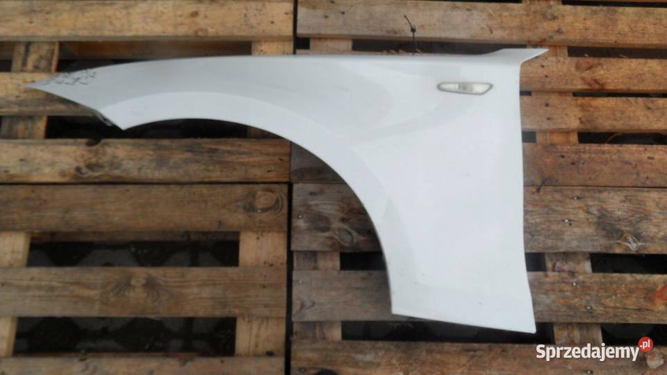 BMW E81 E87 LIFT 11r HB 5D błotnik lewy przód