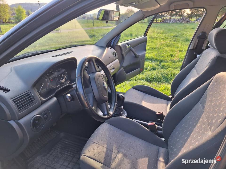 Skoda Octavia 16 Tour 16 2010 drugi właściciel Staniątki