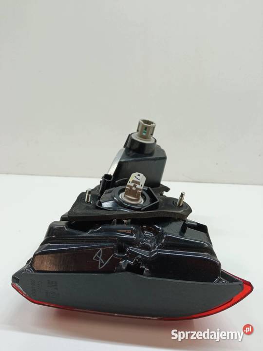 LAMPA TYŁ W KLAPĘ LEWA EUROPA J11 Nissan Qashqai Lampy tylne sprzedam