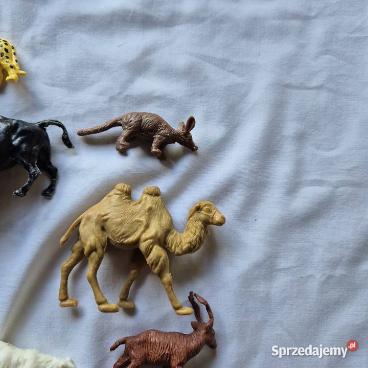 Figurki PRL zwierzęta 46 sztuk Brzesko