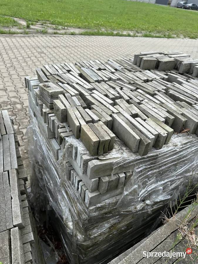 Piaskowiec naturalny na elewację łupany z pasów