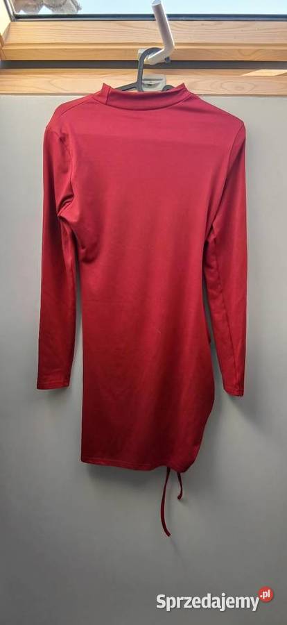 Bordowa sukienka mini ze ściągaczem dopasowana Bez wzoru Grudziądz