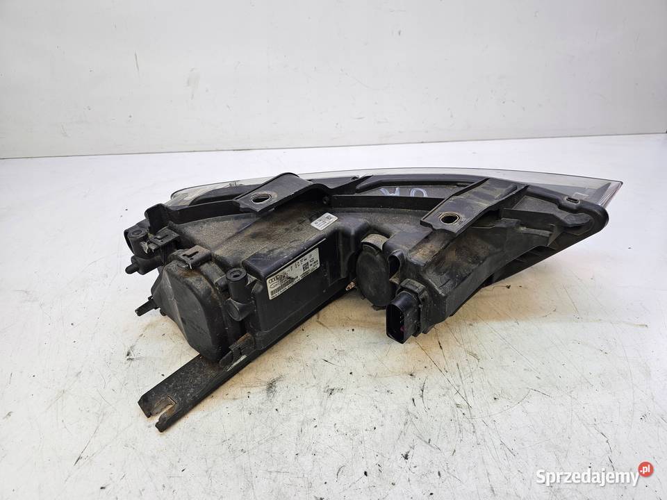 REFLEKTOR LEWY ZWYKŁY AUDI Q3 8U 8U0941003N Przystajń