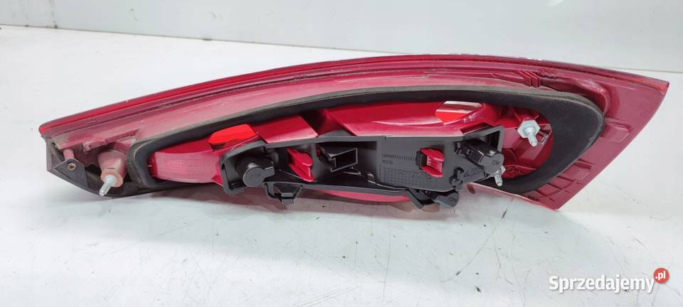 LAMPA LEWY TYŁ AUDI Q3 8U 8U0945093 ZWYKŁA NA
