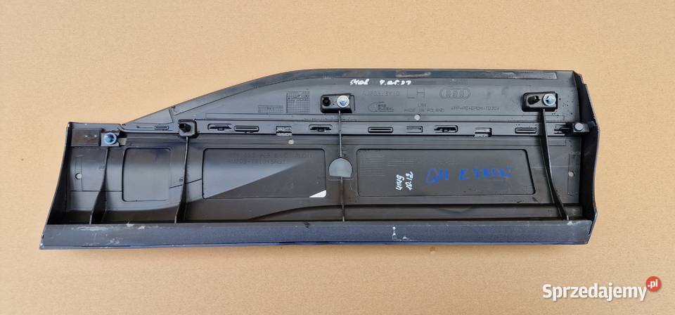 AUDI Q4 ETRON 89A LISTWA DZRZWI LEWY TYŁ Bieleń