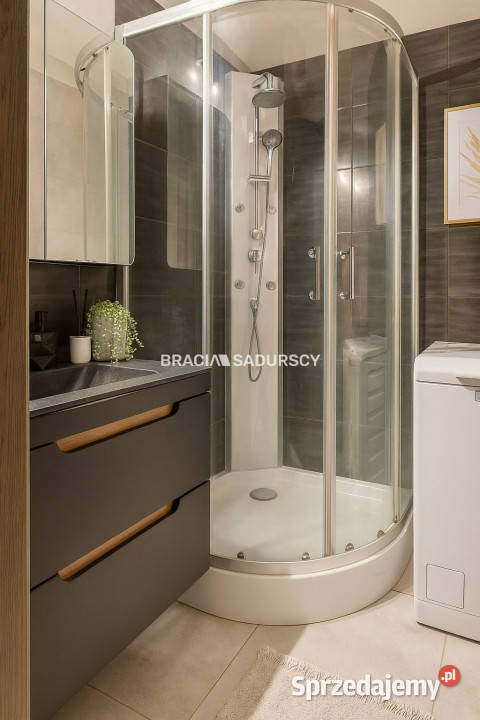 Sprzedaż mieszkania 6263m2 4 pokoje Kraków os Rok budowy 1985