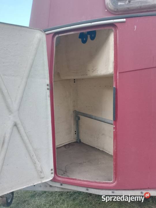 Przyczepa do przewozu koni Rok produkcji 2003 Do przewozu koni Żerdzina sprzedam