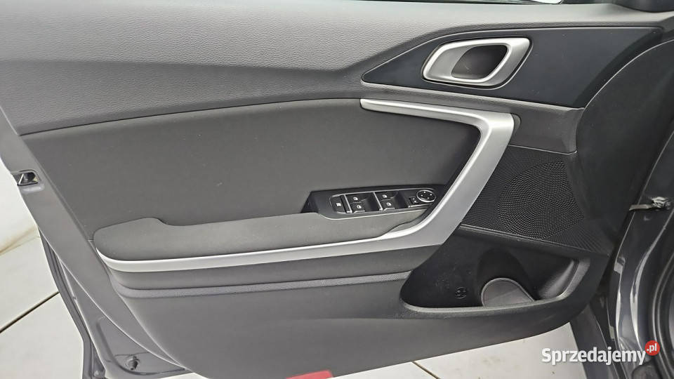 Kia Ceed 15 TGDI S Z Polskiego Salonu Faktura kurtyny powietrzne Warszawa
