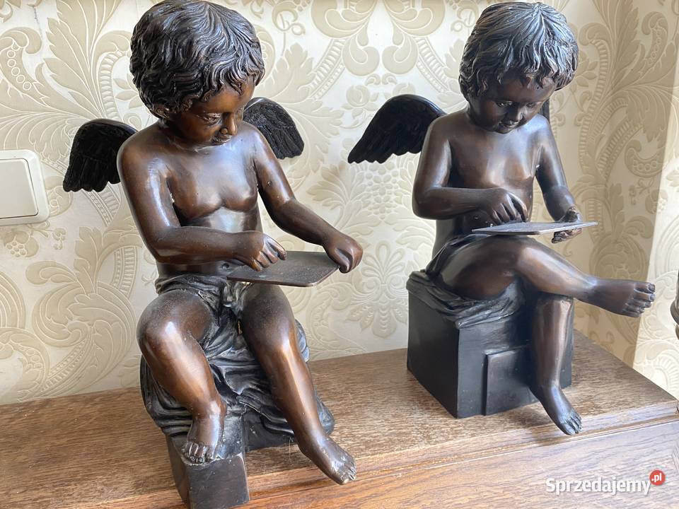 Rzeźba z brązu anioł z tablicą 10 przykazań