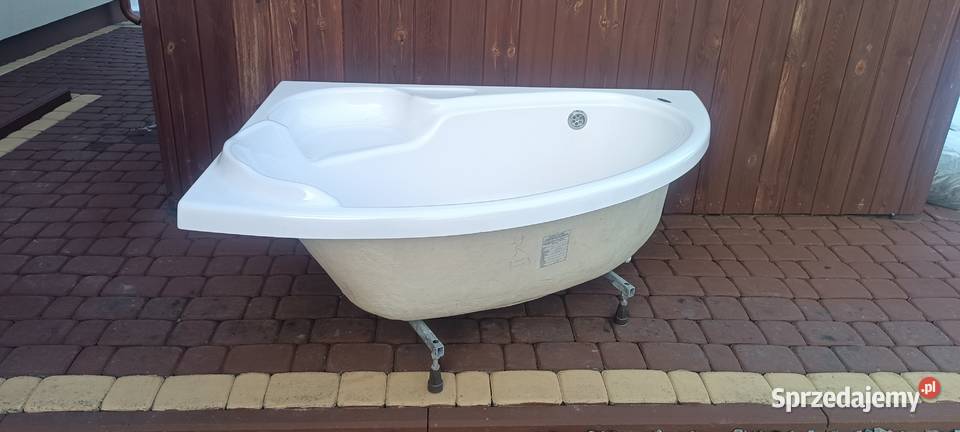 Wanna narożna z obudową Skopanie