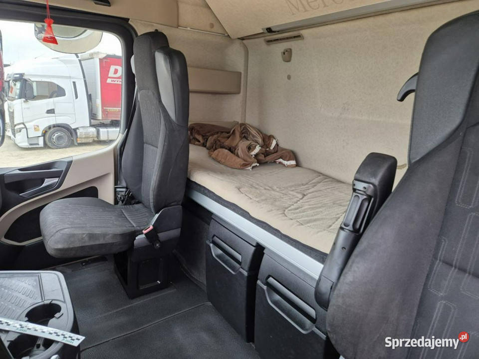Mercedes Actros Samochody ciężarowe Komorniki