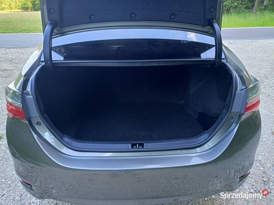 Toyota Corolla 16 Premium 1WŁ Salon Serwis ASO Czosnów sprzedam