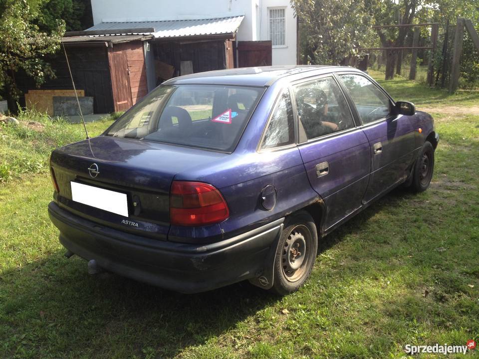 OKAZJA Opel Astra F Sedan 14 8V LPG z 1999rLPG 200000km Marki sprzedam