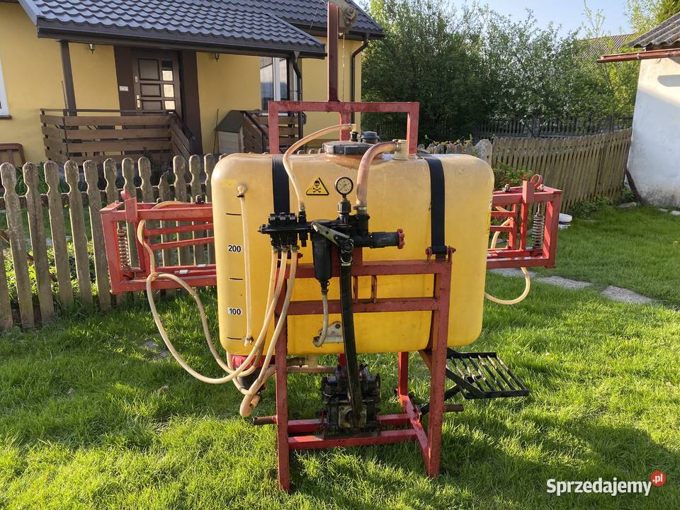 opryskiwacz ciągnikowy 300l