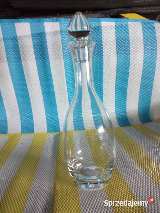 Karafkę sprzedam Dzbanki, karafki i mleczniki Borówno sprzedam