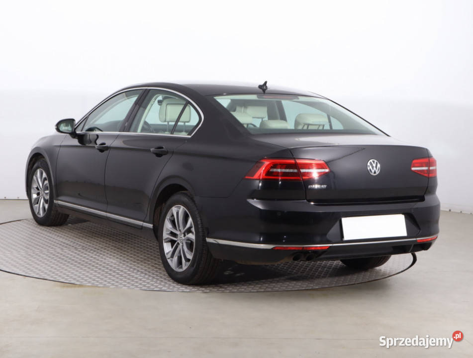 VW Passat 18 TSI światła LED Volkswagen Piaseczno