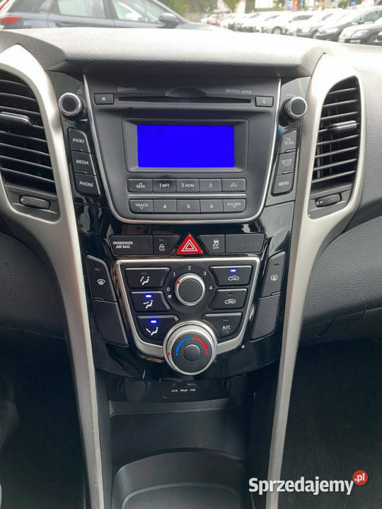 Hyundai i30 LEDklimatyzacja el szyby centralny Samochody osobowe Żory
