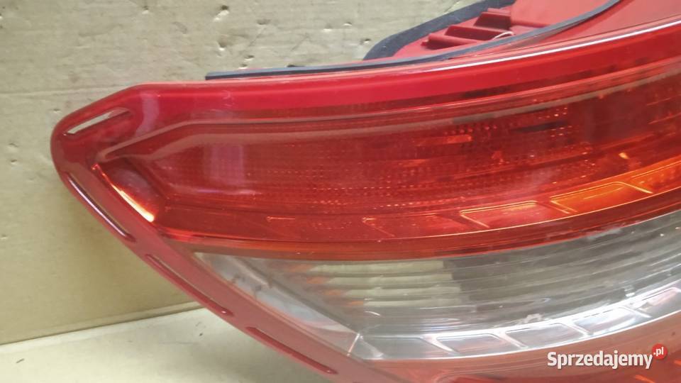 MERCEDES W204 SEDAN LAMPA TYŁ LEWA Zbierkowo