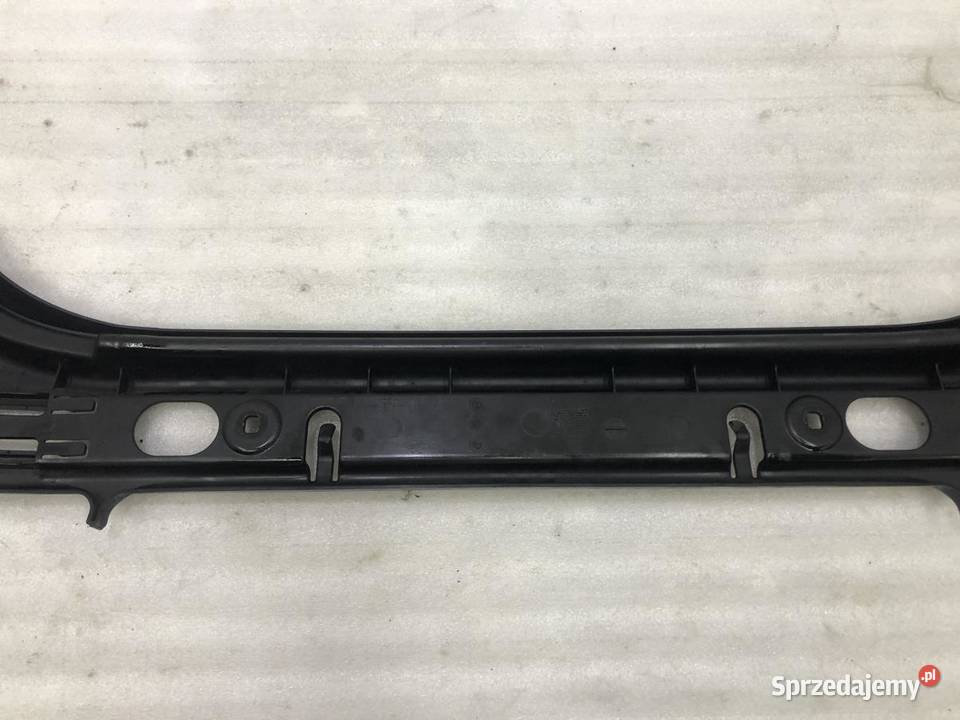 ŚLIZG ZDERZAKA TYŁ ŚRODKOWY 7056343 BMW E60 Części montażowe