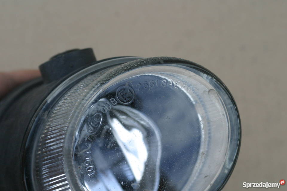 MERCEDES E KLASA W212 HALOGEN PRZEDNI PRAWY Bieleń