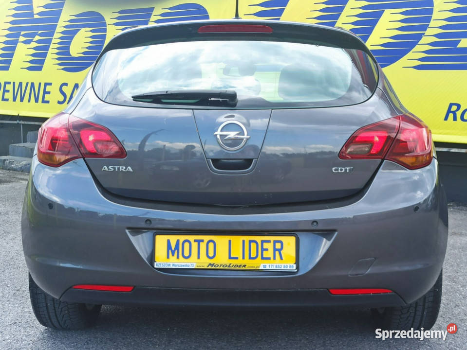 Opel Astra cosmo serwisowany stan J 20092019 lakier metallic podkarpackie Rzeszów