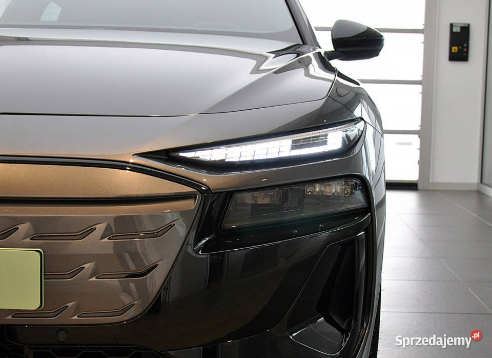 Audi A6 Avant etron asystent pasa ruchu Kielce