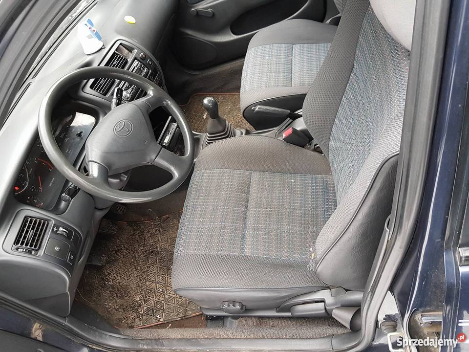 Toyota Corolla E10 14 granatowy