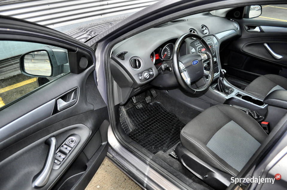 Ford Mondeo Kombi 20 Benzyna 145 Bezwypadkowy światła do jazdy dziennej Łódź
