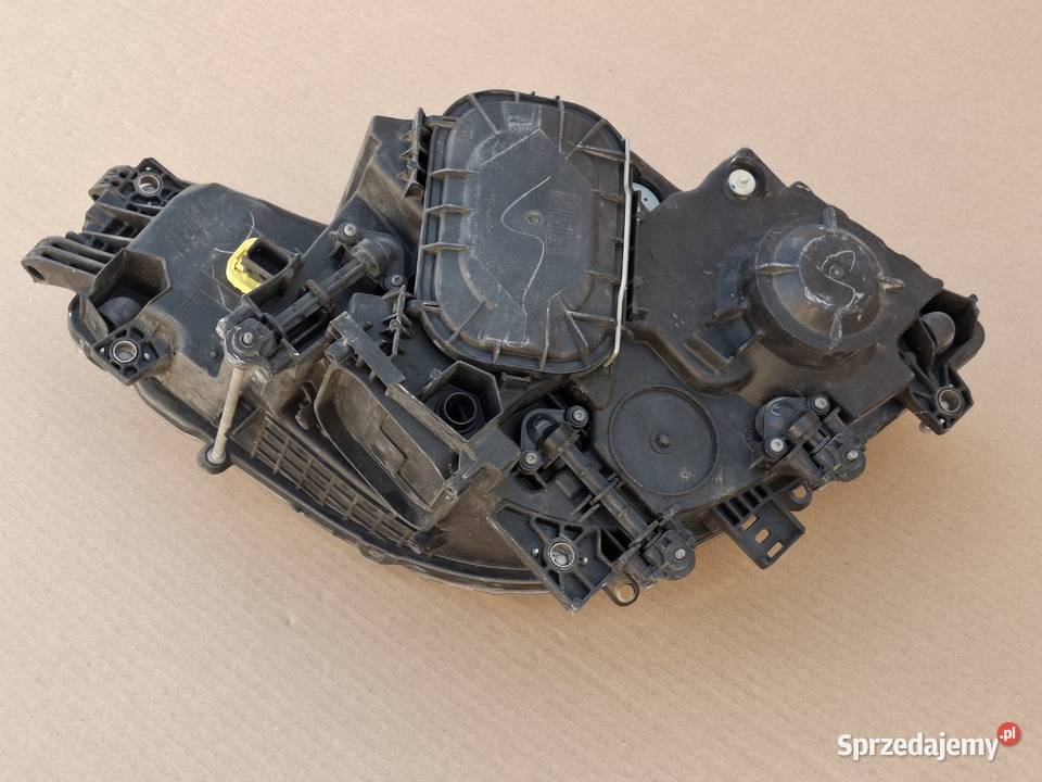 MERCEDES ACTROS MP4 REFLEKTOR PRAWY LAMPA PRAWA Bieleń