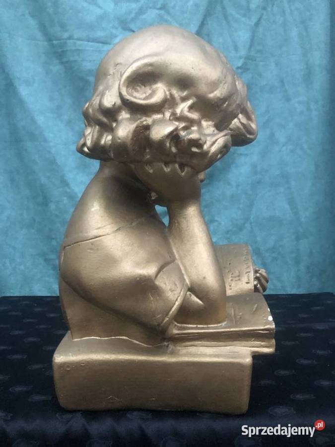Gipsowa FIGURKADZIEWCZYNKA Z KSIĄŻKĄ