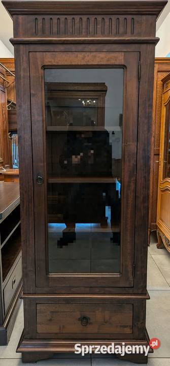 Nieduża witryna serwantka kolonialnasklep