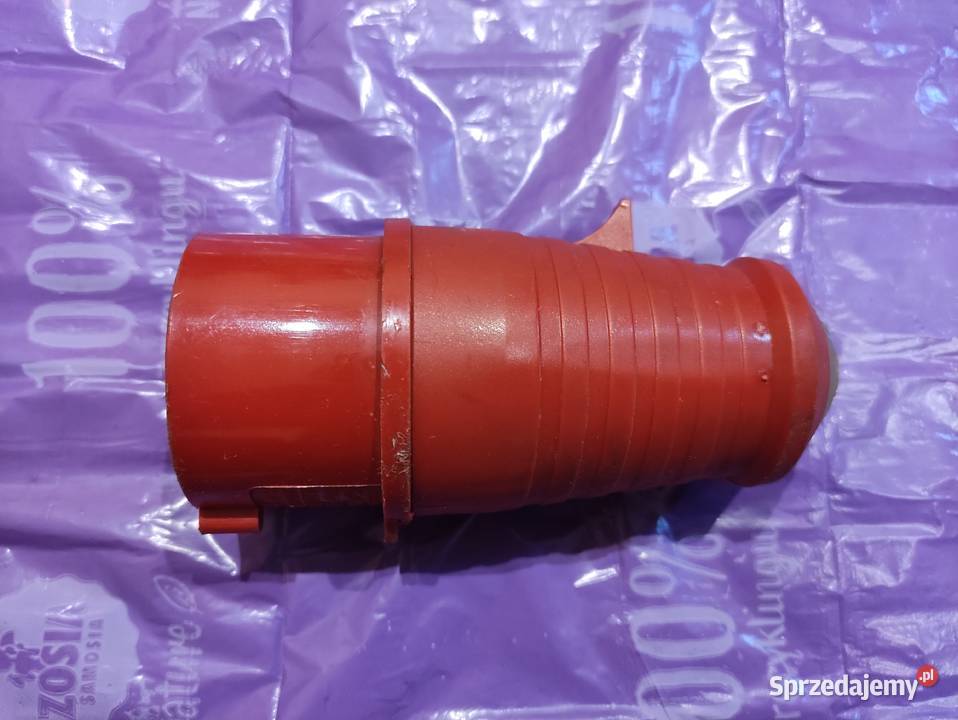 Zbiorniczekosłona i wtyczka siłowa