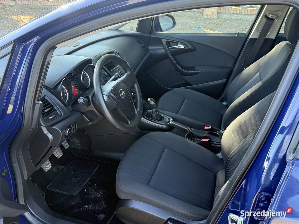 Opel Astra J nieuszkodzony Wołów
