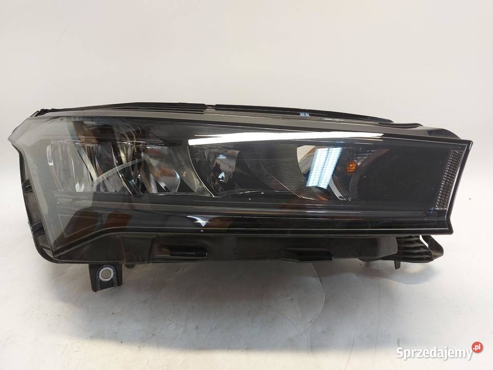 Skoda Enyaq 5LA iV60 LAMPA PRAWA PRZÓD RHD osobowe