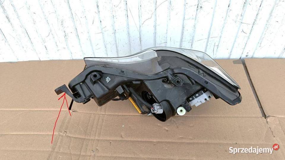 LEXUS IS ISF III XENON LAMPA PRAWA PRZÓD