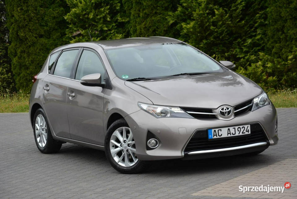 Toyota Auris Executive Navi Ledy Kamera Park Ostrów Mazowiecka