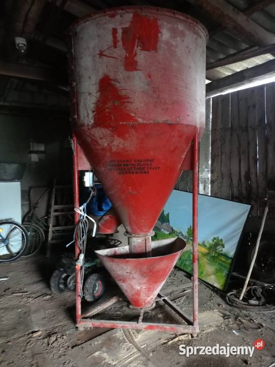 Mieszalnik pasz okonek 1tona Kąkolewnica