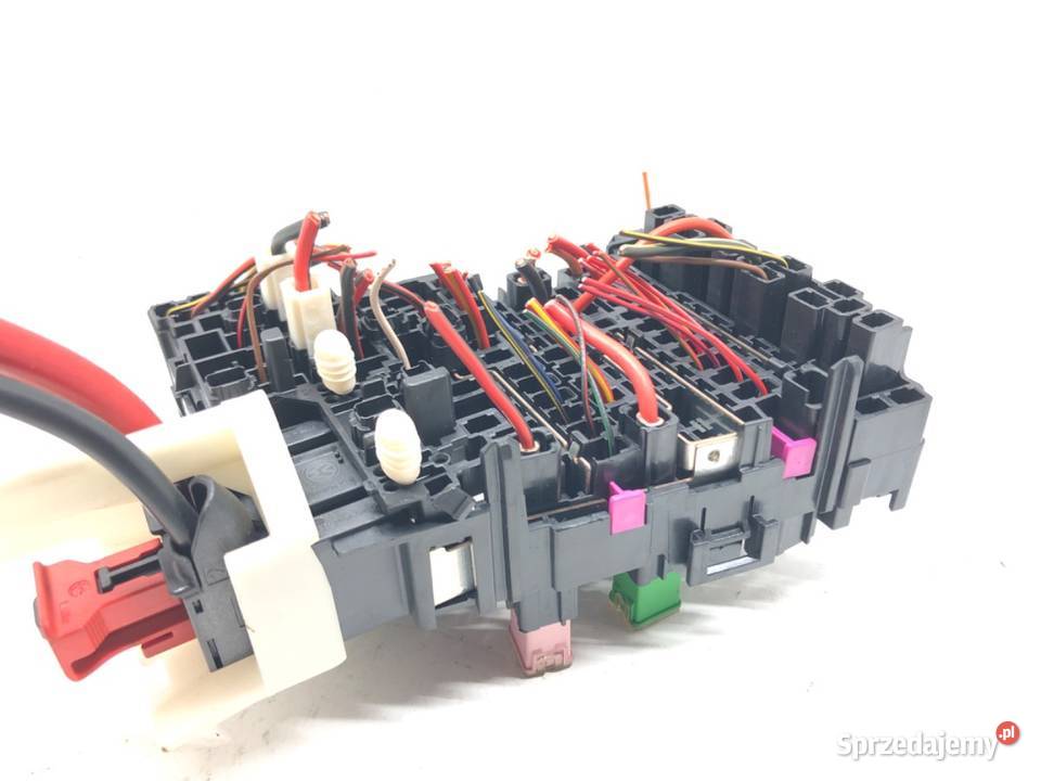 SKRZYNKA BEZPIECZNIKÓW VW GOLF VII Hatchback 16 osobowe