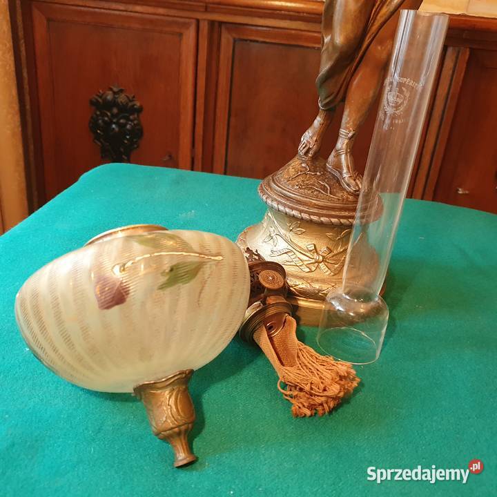 Dużasprawna figuralna lampa naftowa z malowanym