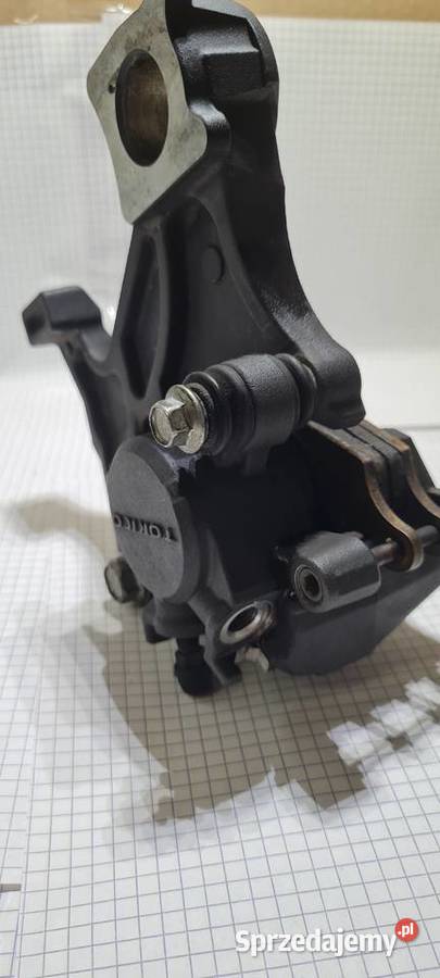 Suzuki GSR 600 zacisk tył klocki Zaciski