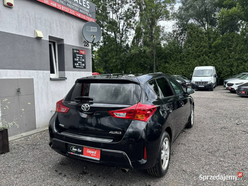 Toyota Auris II 2012 światła do jazdy dziennej