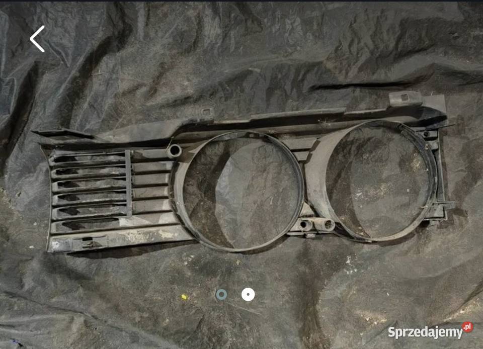 Atrapa lampy prawa BMW e32