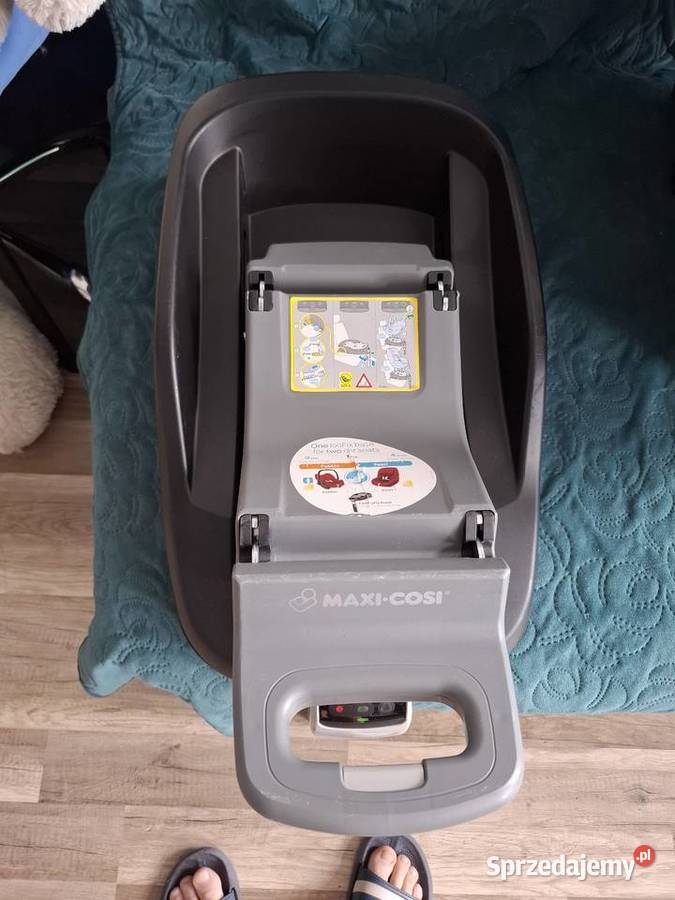 Fotelik samochodowy z bazą MaxiCosi Gdańsk