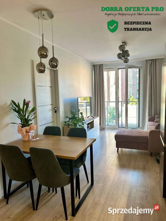 Nowoczesne i w pełnie urządzone mieszkanie balkon