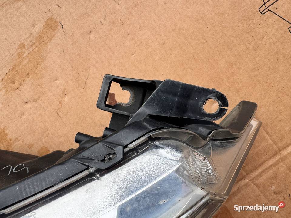 Lampa prawy przód Yaris III 1114 przed lift Brzesko