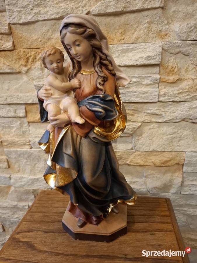 Rzeźba z drewna malowana Matka Boża z